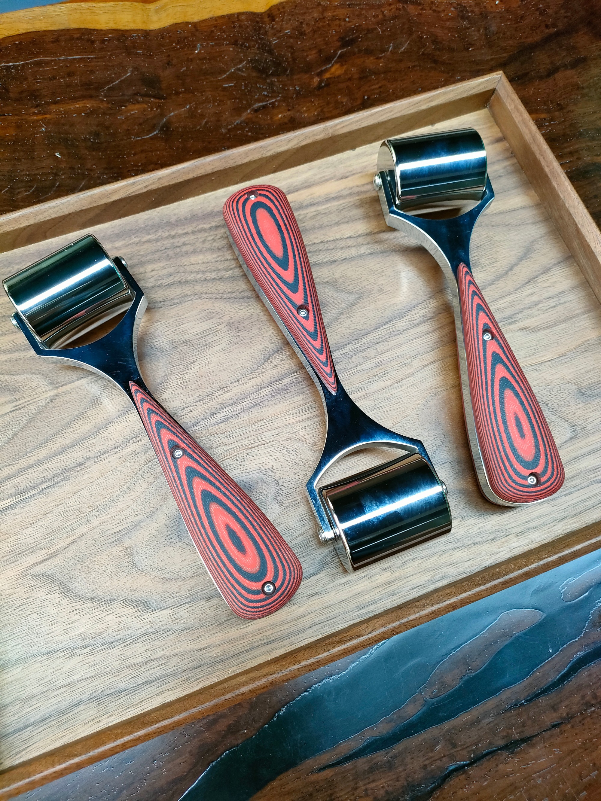 Stainless Steel Full-Tang G10 Handle Leather Roller