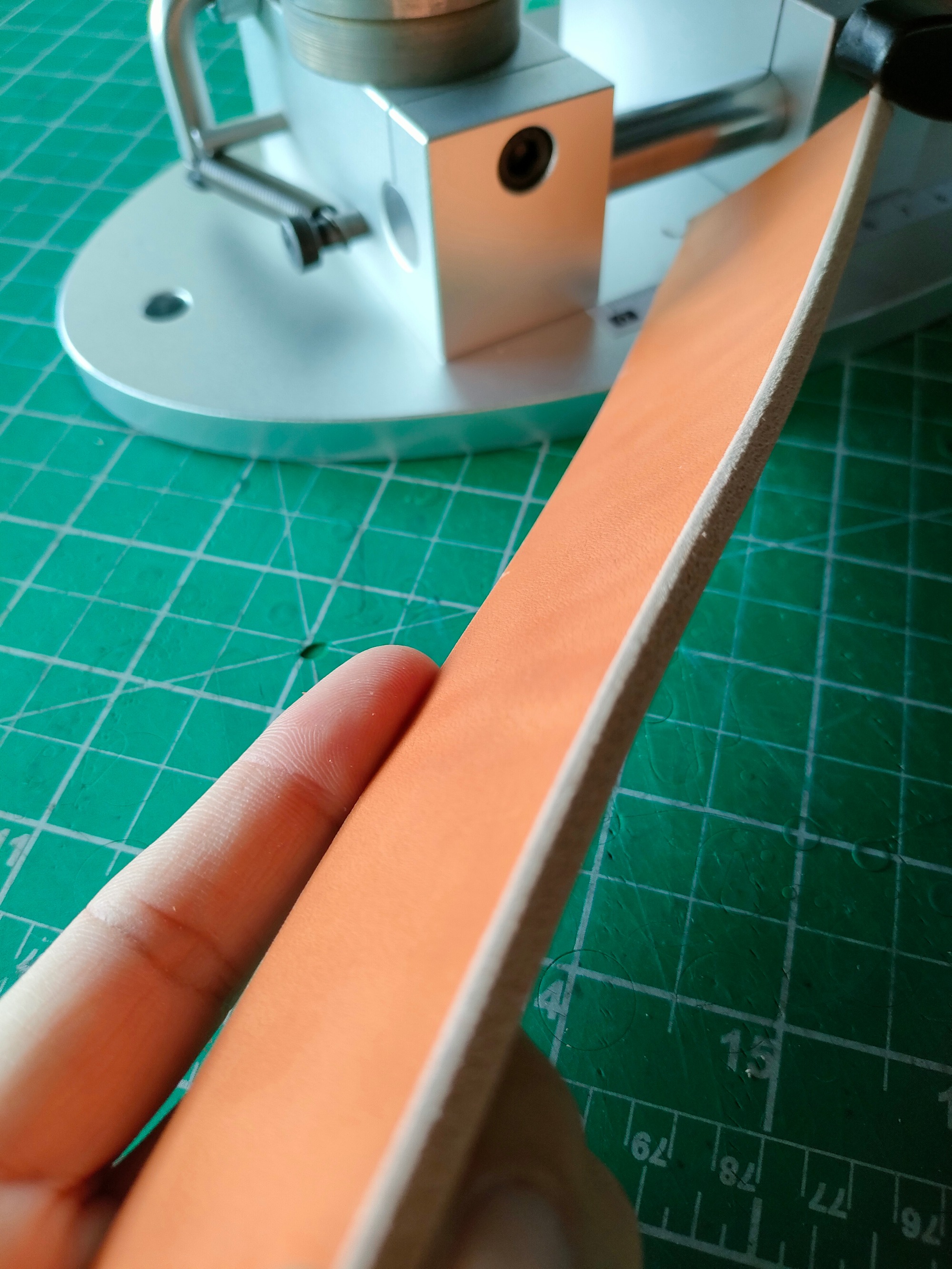 (Pre-Order) Leather Edge Strap Beveler Machine