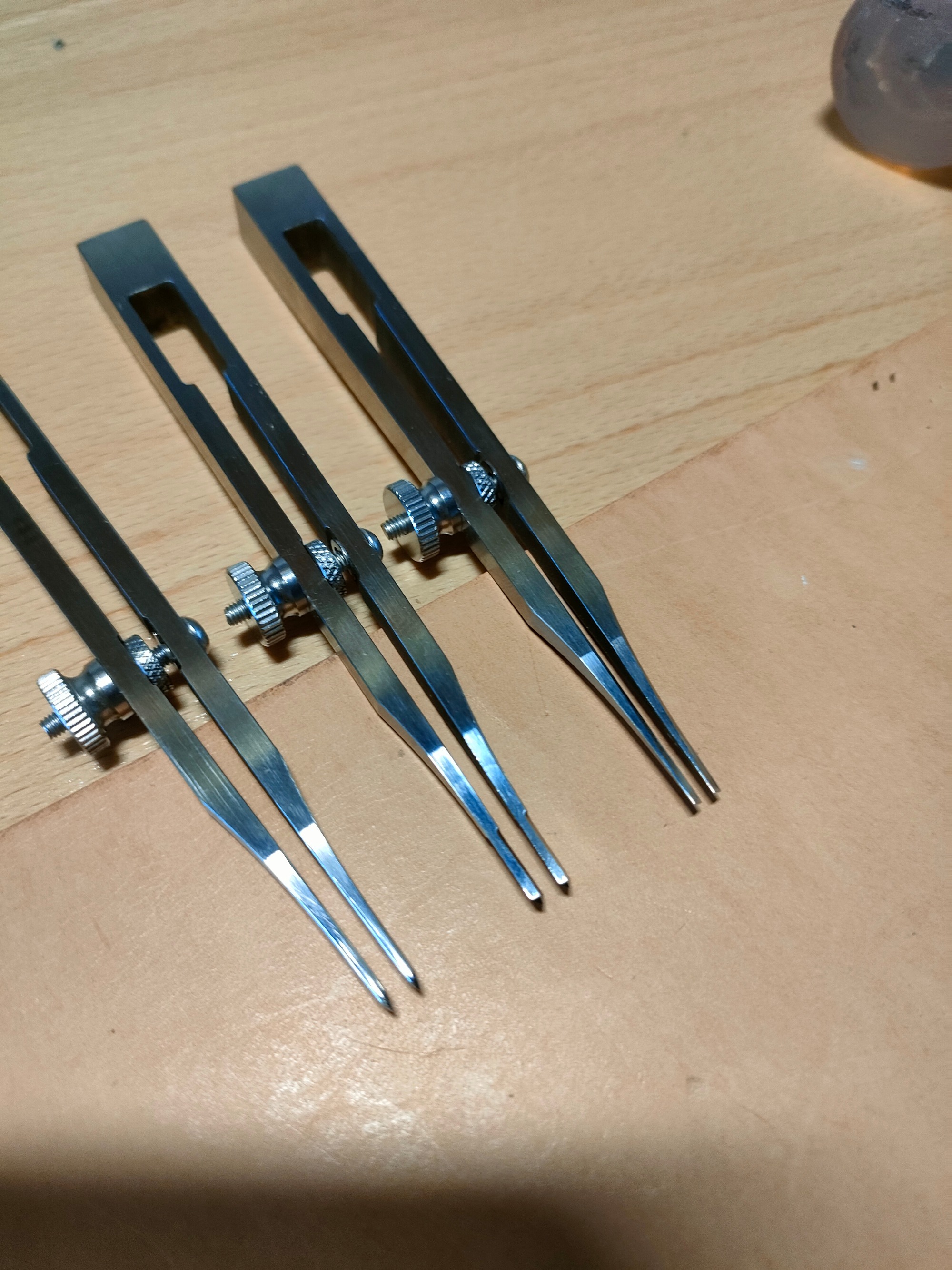 Adjustable 2 prong stitiching chisel