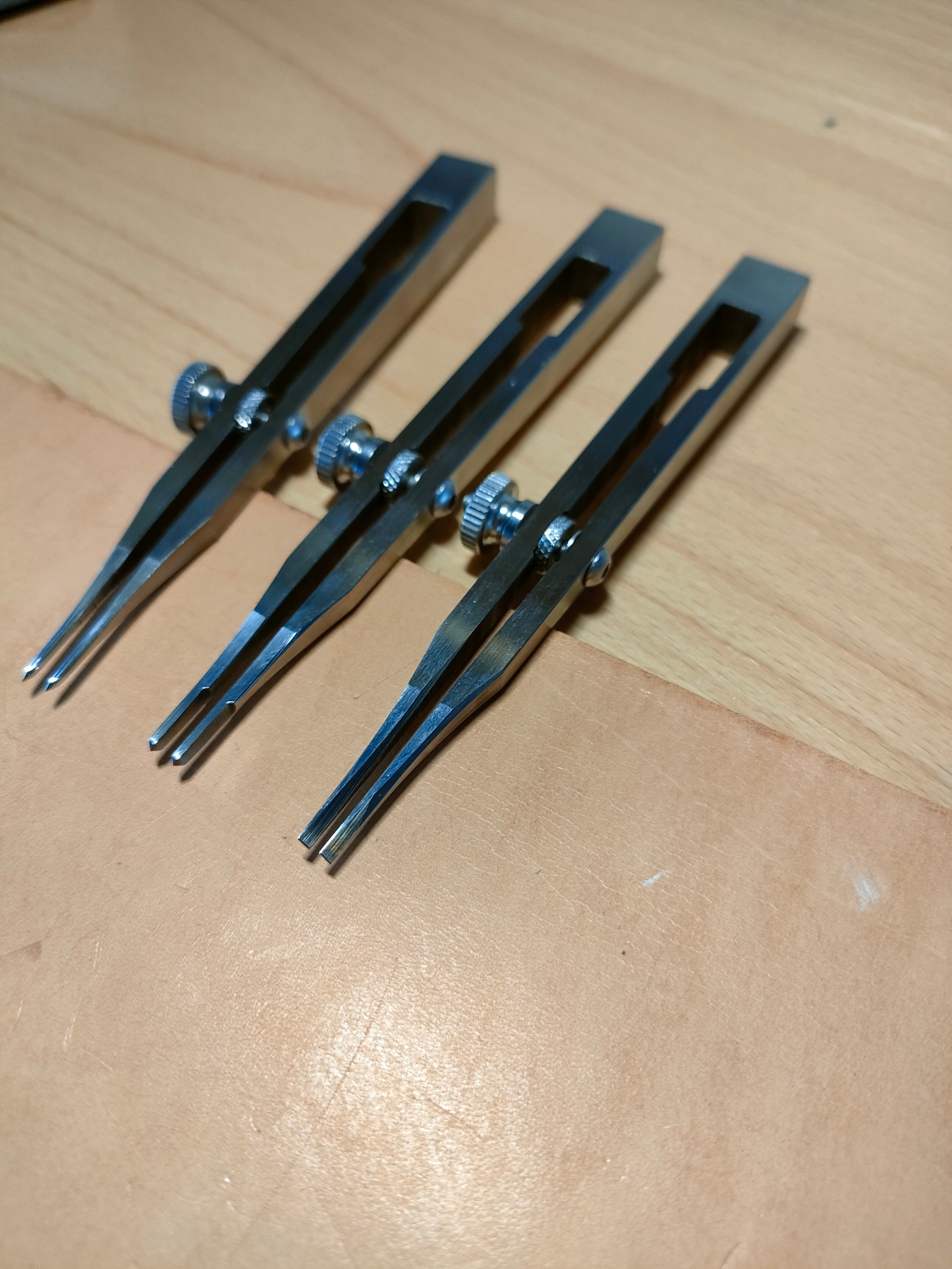 Adjustable 2 prong stitiching chisel