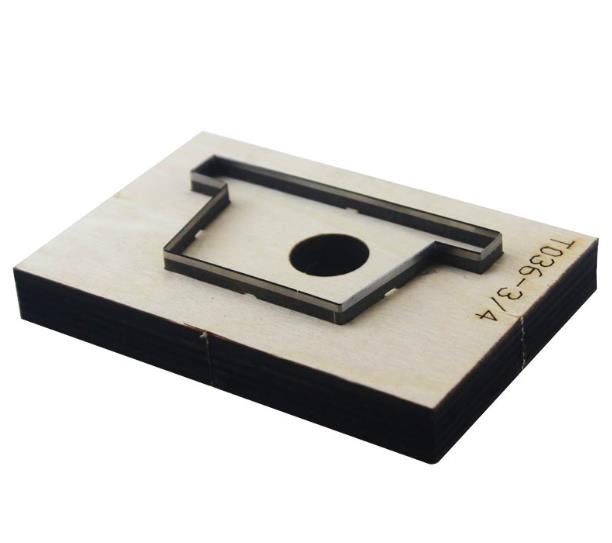 Women simple hold in hand wallet die
