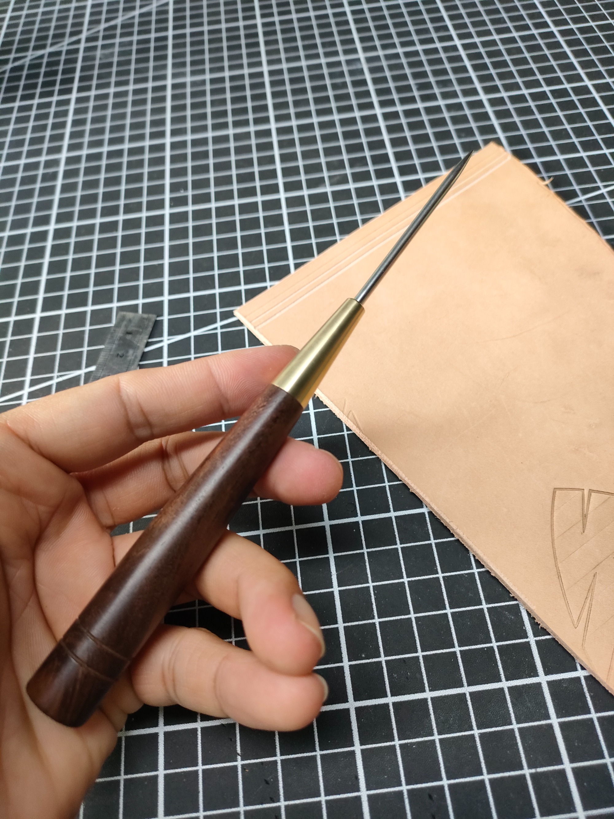 Basic round scratch awl