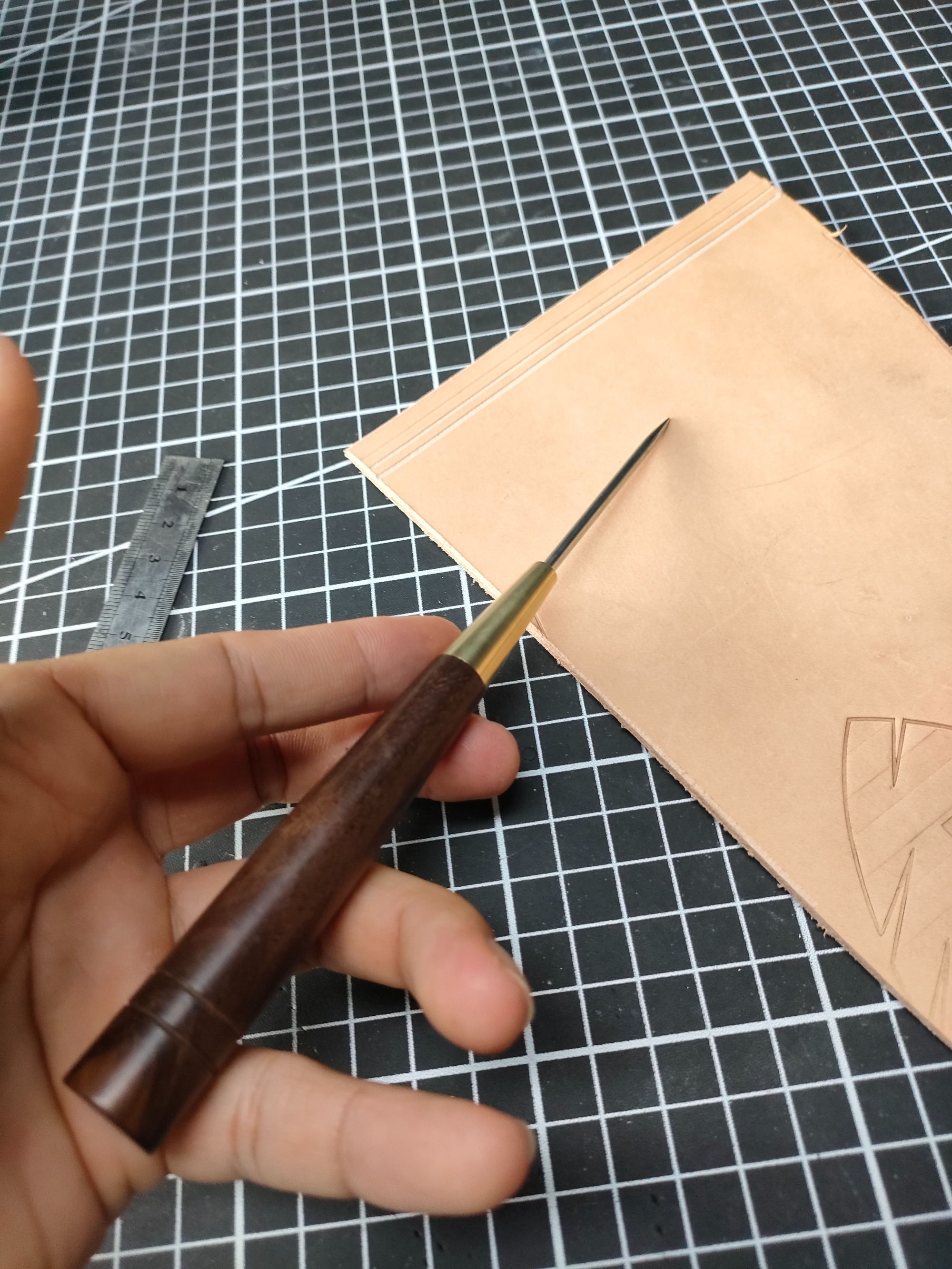 Basic round scratch awl