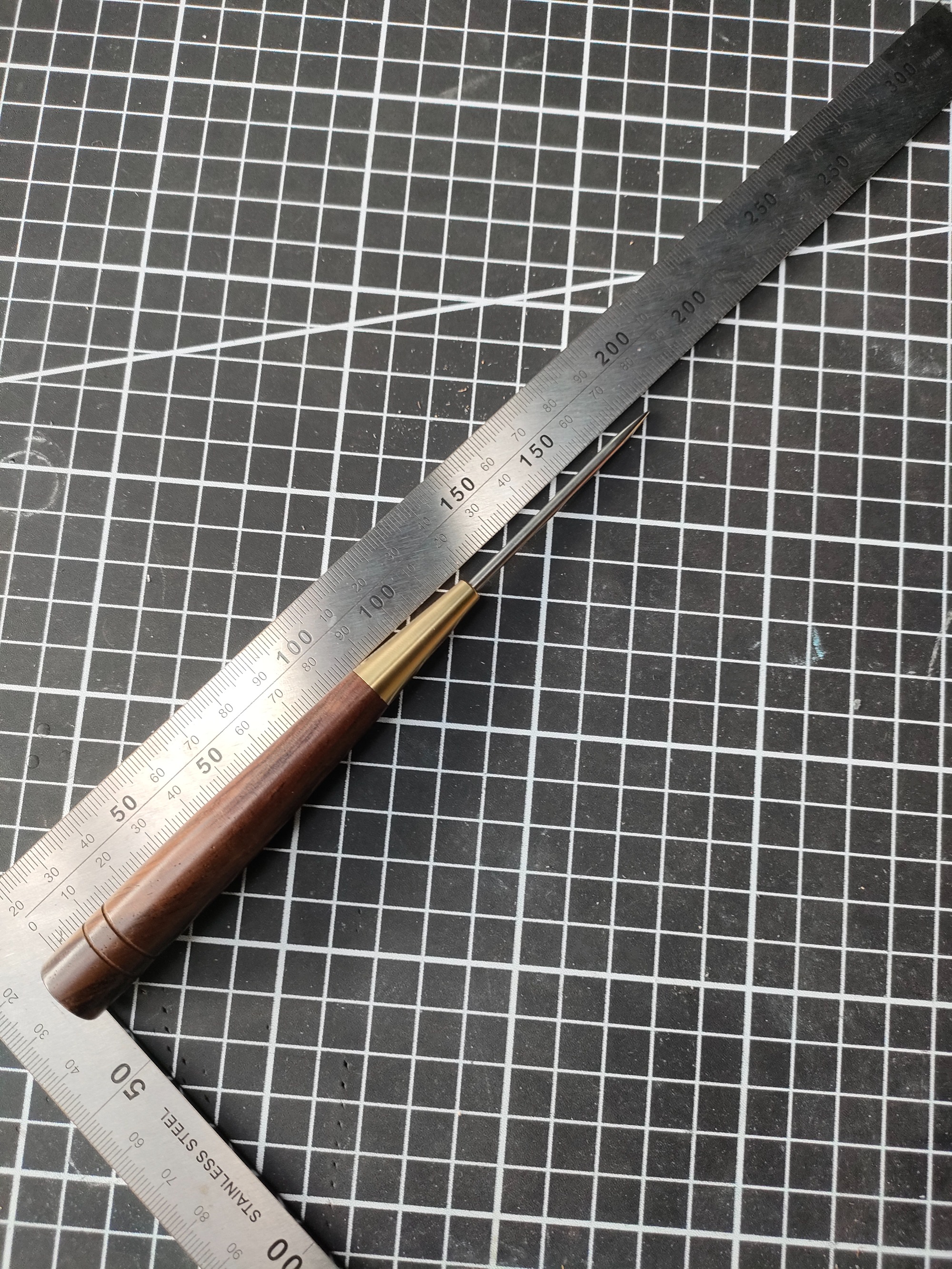Basic round scratch awl