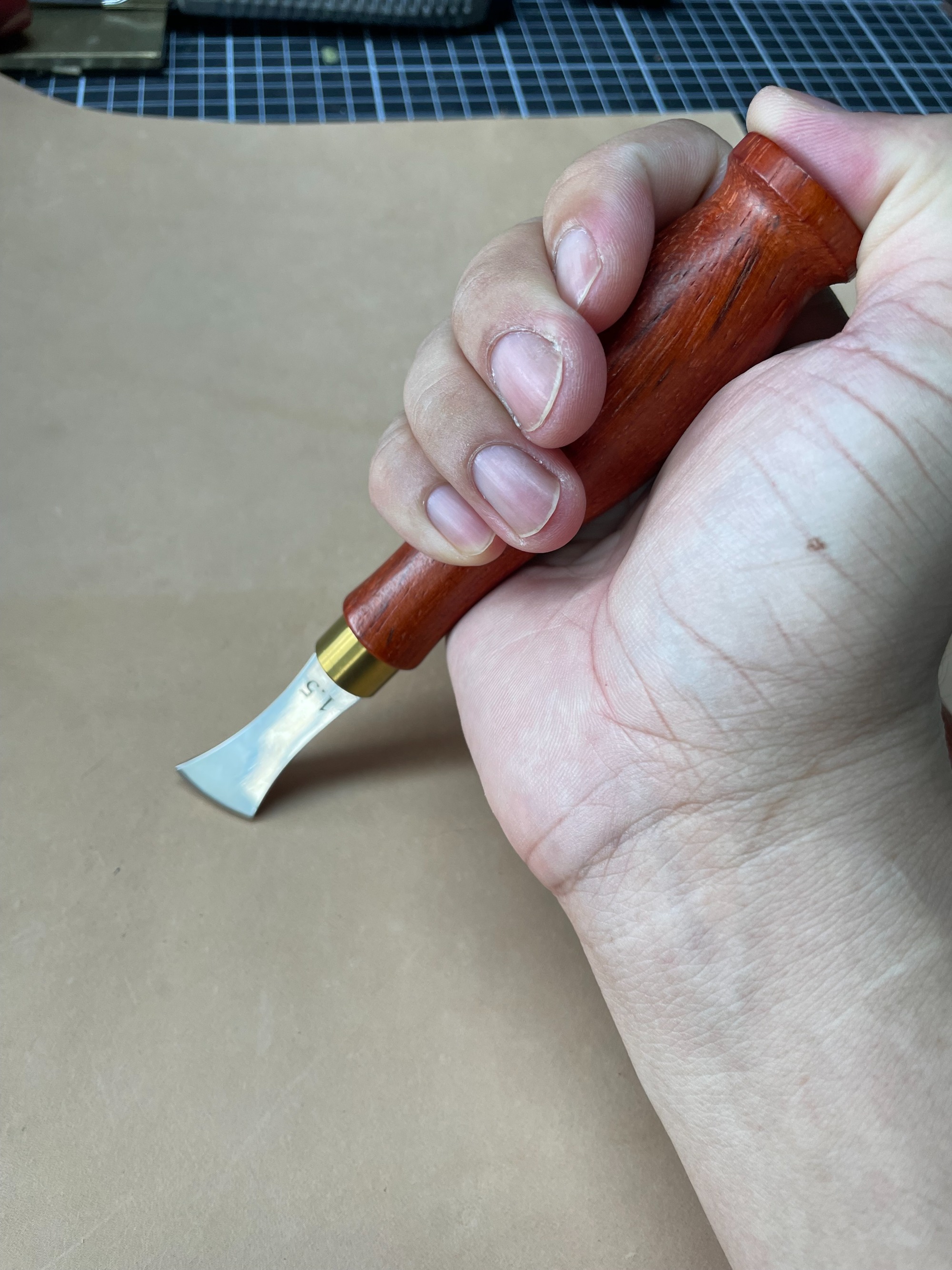 Basic creaser (red handle)