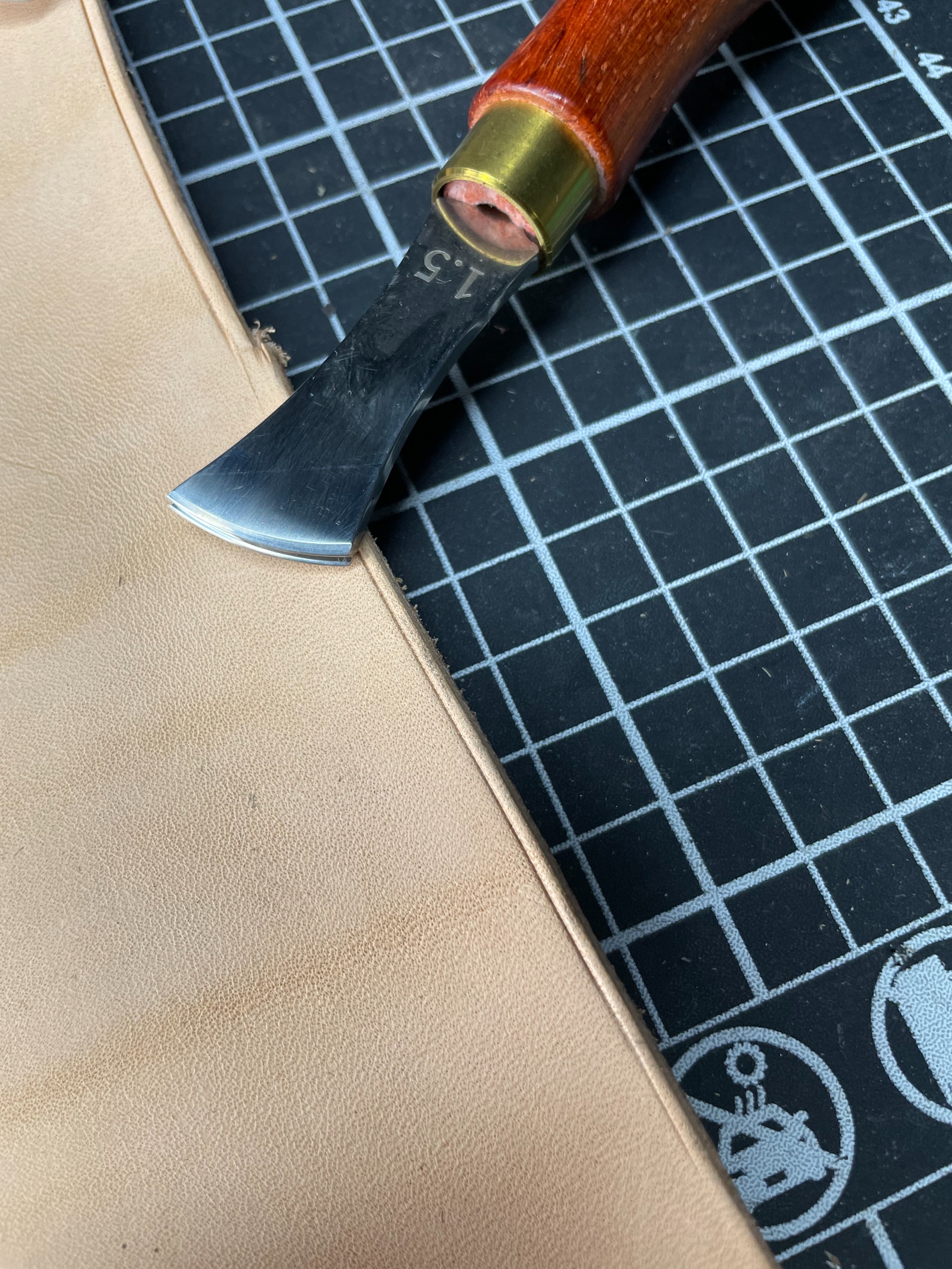 Basic creaser (red handle)