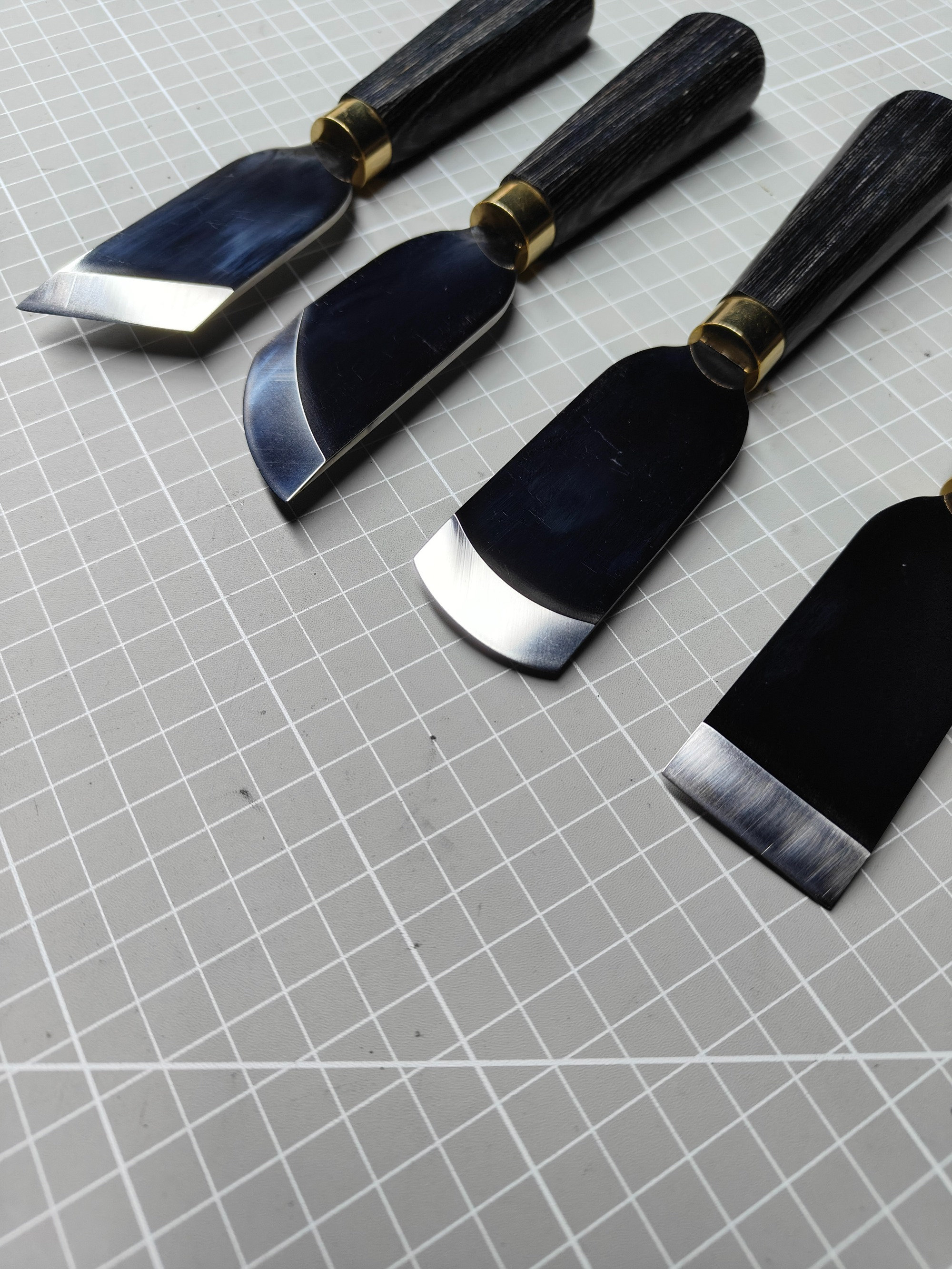 Skiving knife set