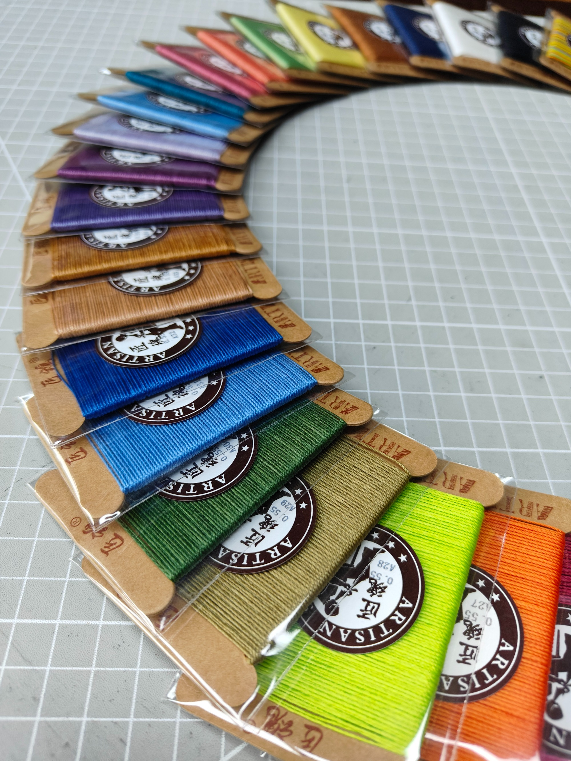 Small piece wax round thread