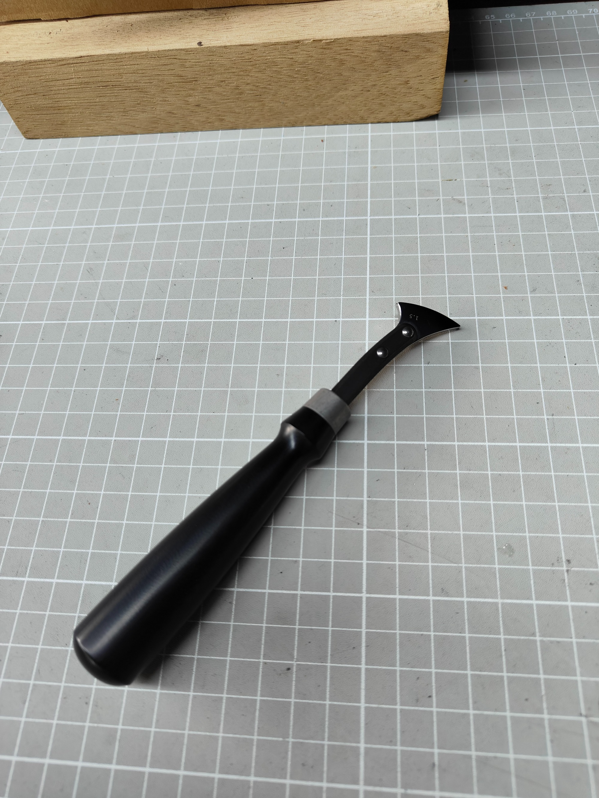 New fixed creaser