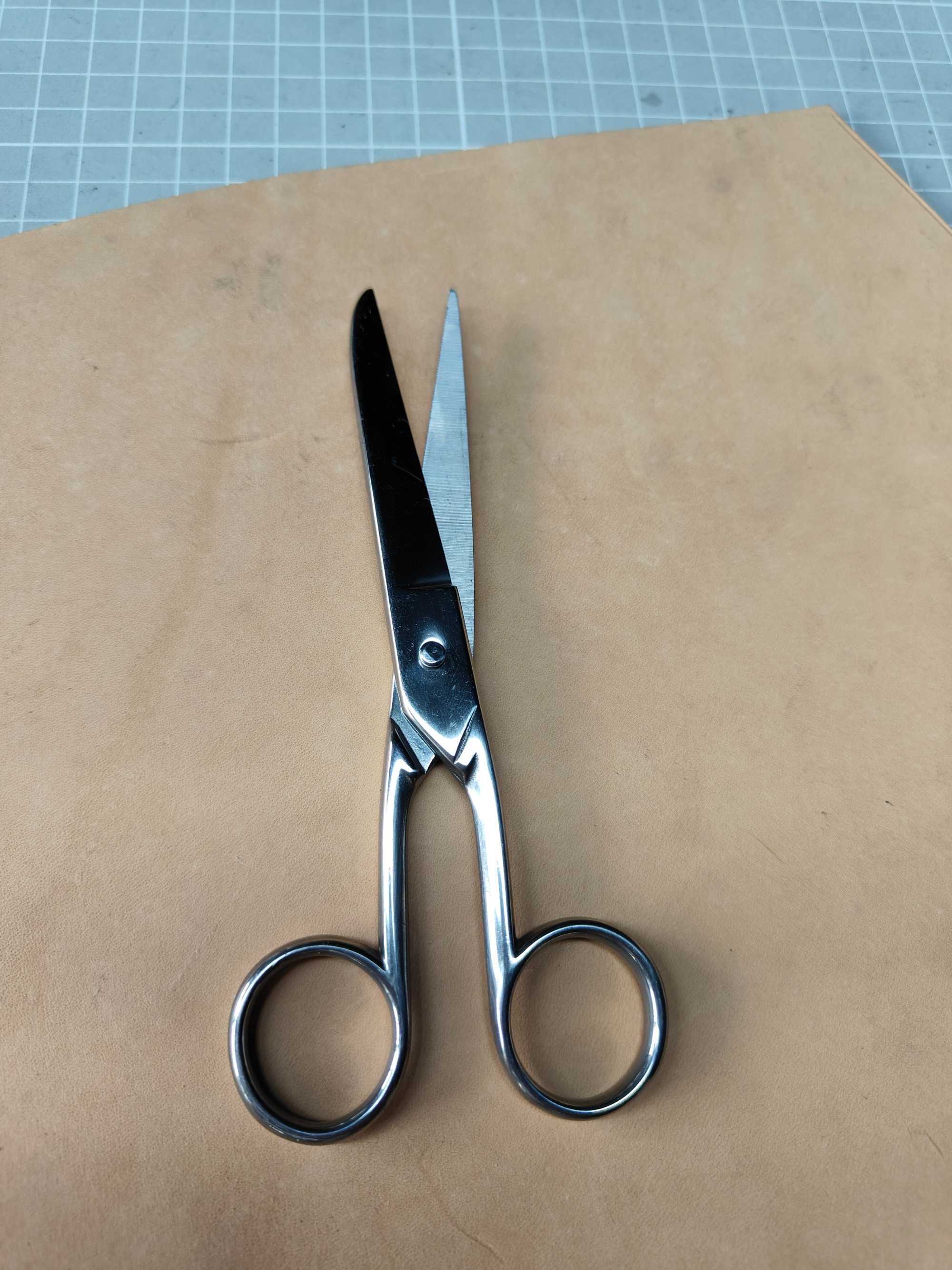 Thread scissors