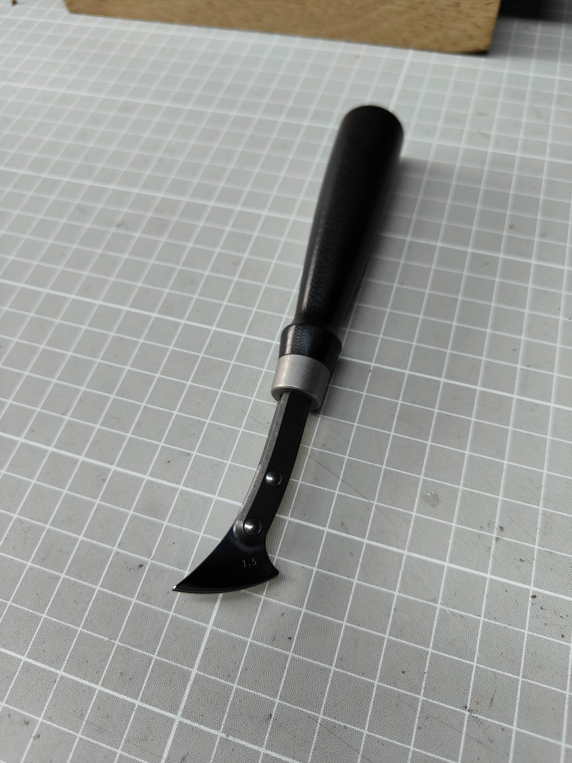 New fixed creaser