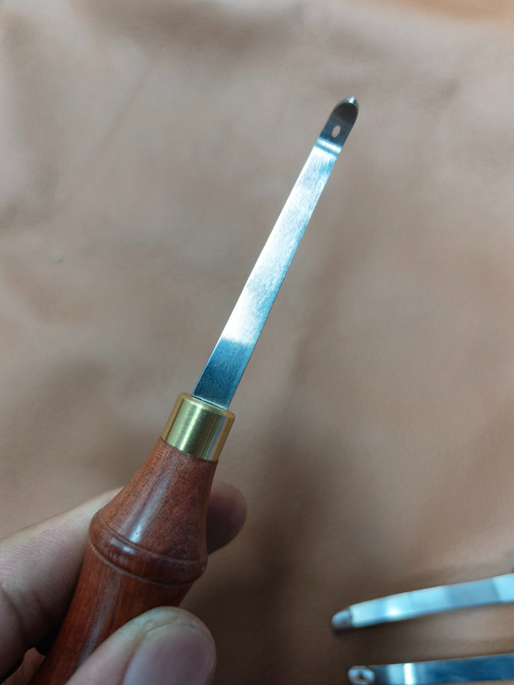 American style edge beveler