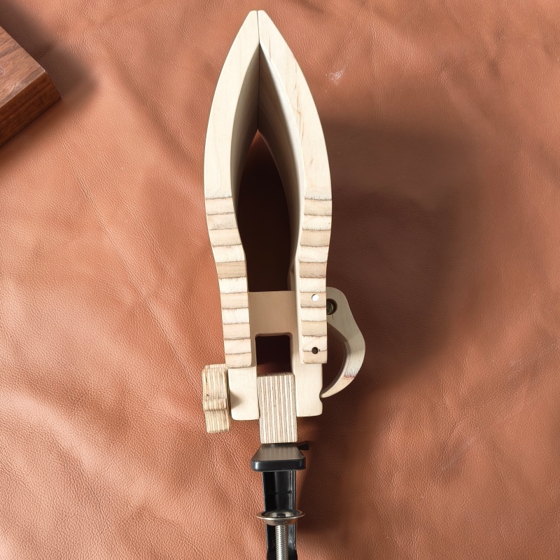 Stitching Pony (Wide)